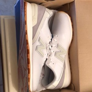 New Balance white sneakers never worn. Size 10